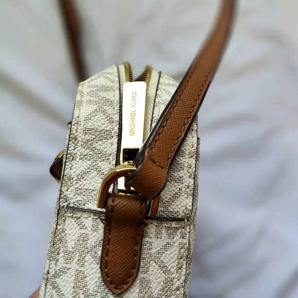 Michael Kors Purse - Picture 9 of 16